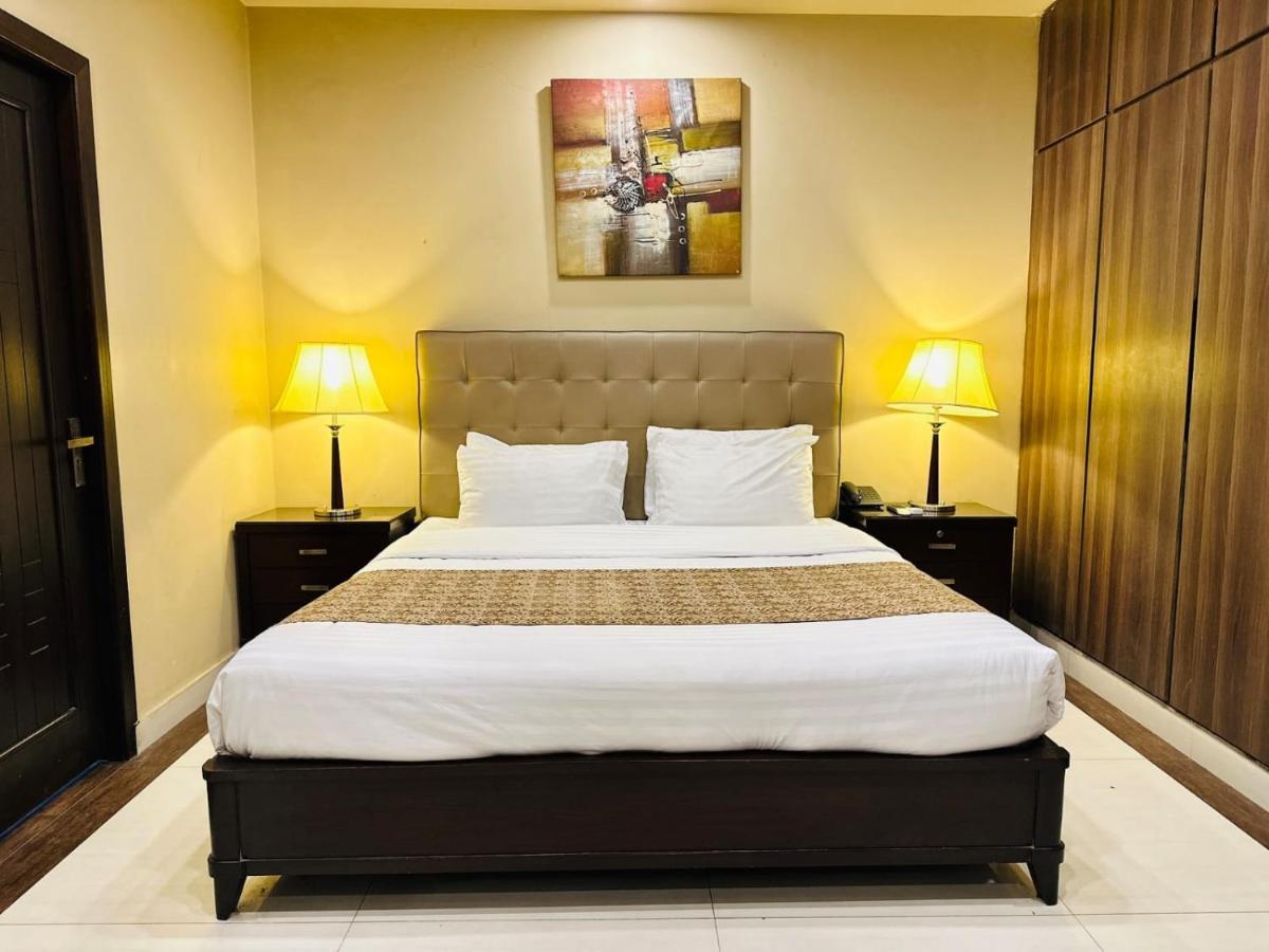 Grand Regent Hotel And Suites Φαϊσαλάμπαντ Εξωτερικό φωτογραφία