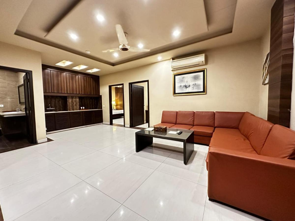 Grand Regent Hotel And Suites Φαϊσαλάμπαντ Εξωτερικό φωτογραφία