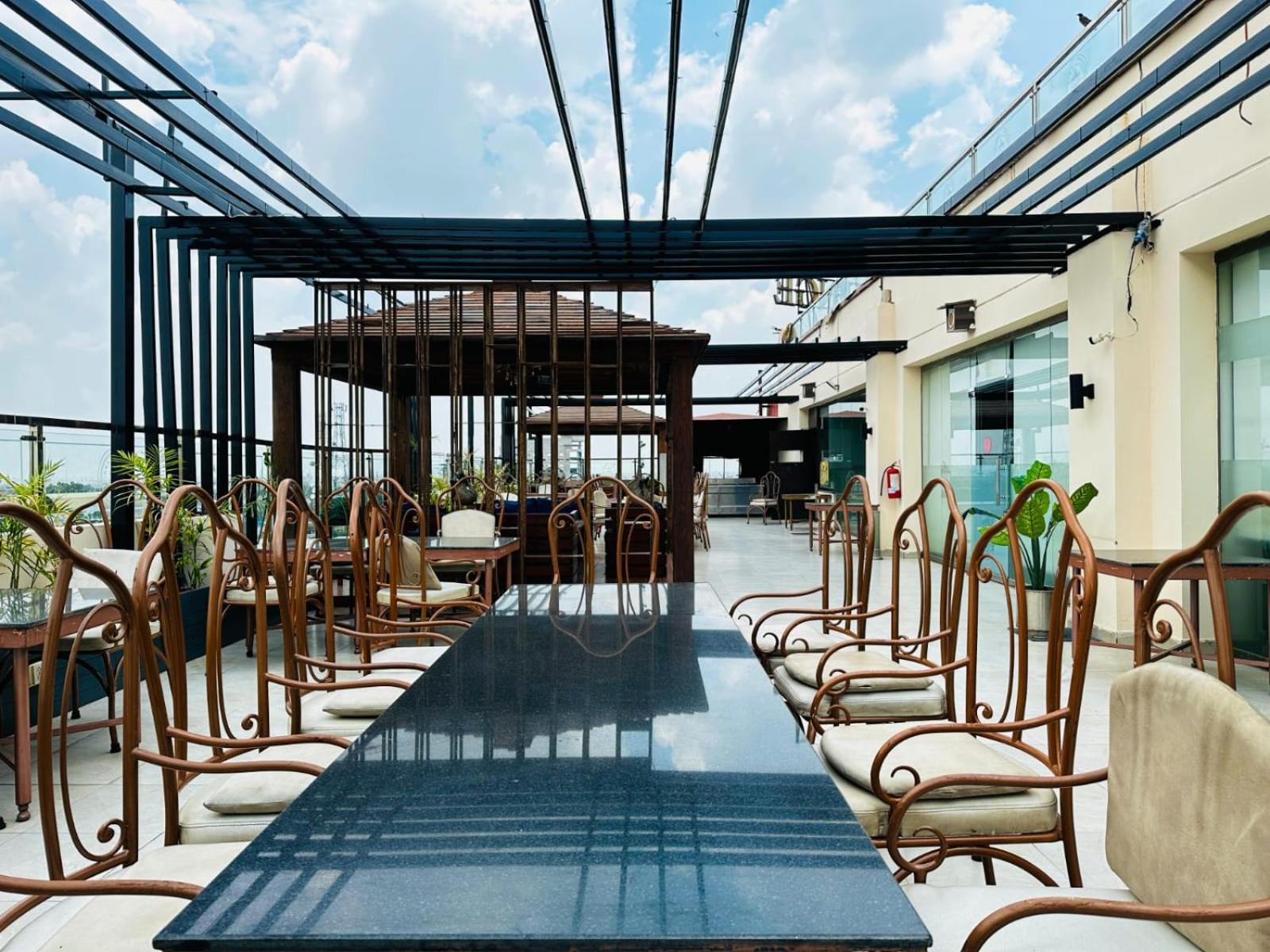 Grand Regent Hotel And Suites Φαϊσαλάμπαντ Εξωτερικό φωτογραφία