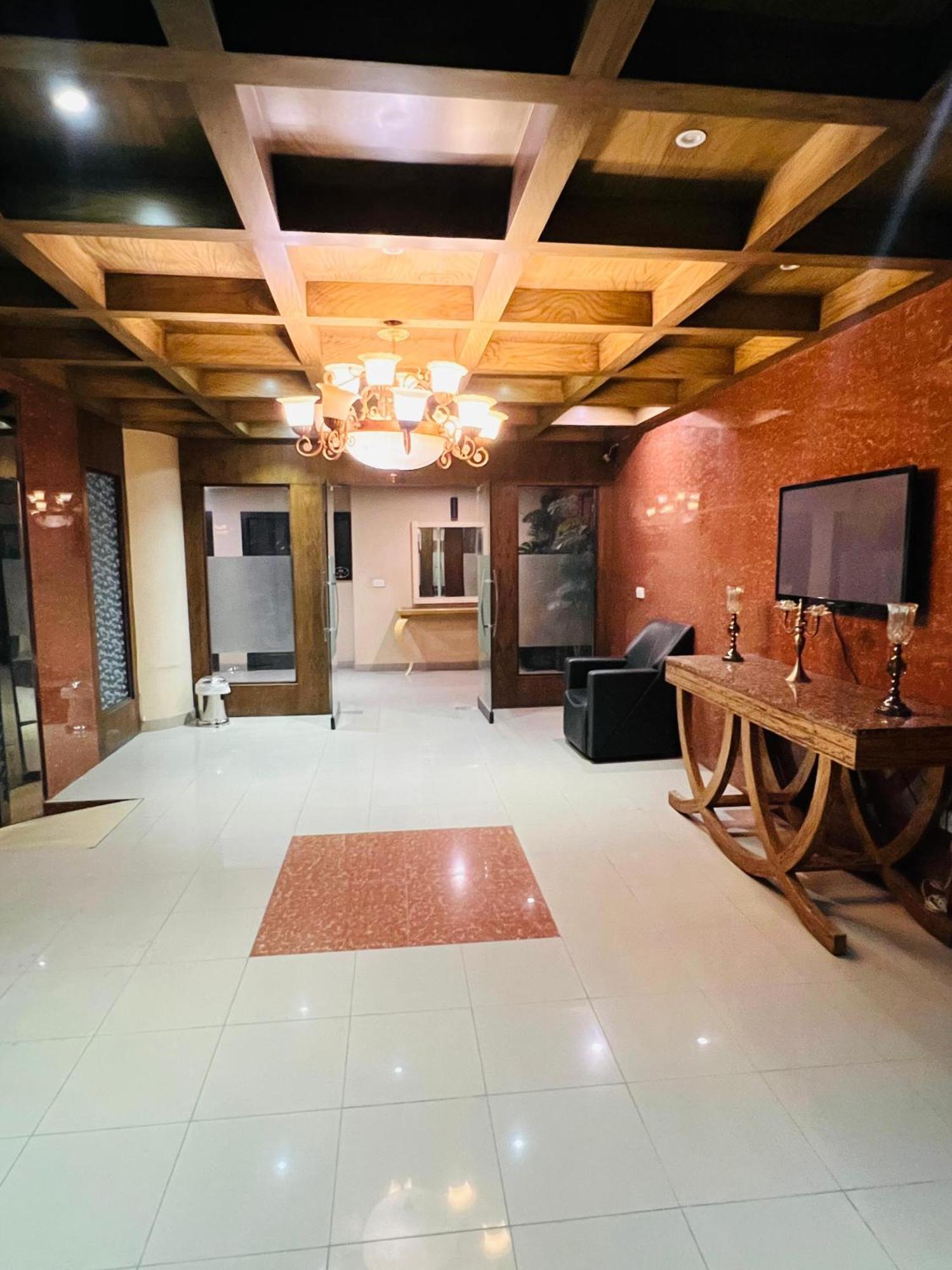 Grand Regent Hotel And Suites Φαϊσαλάμπαντ Εξωτερικό φωτογραφία