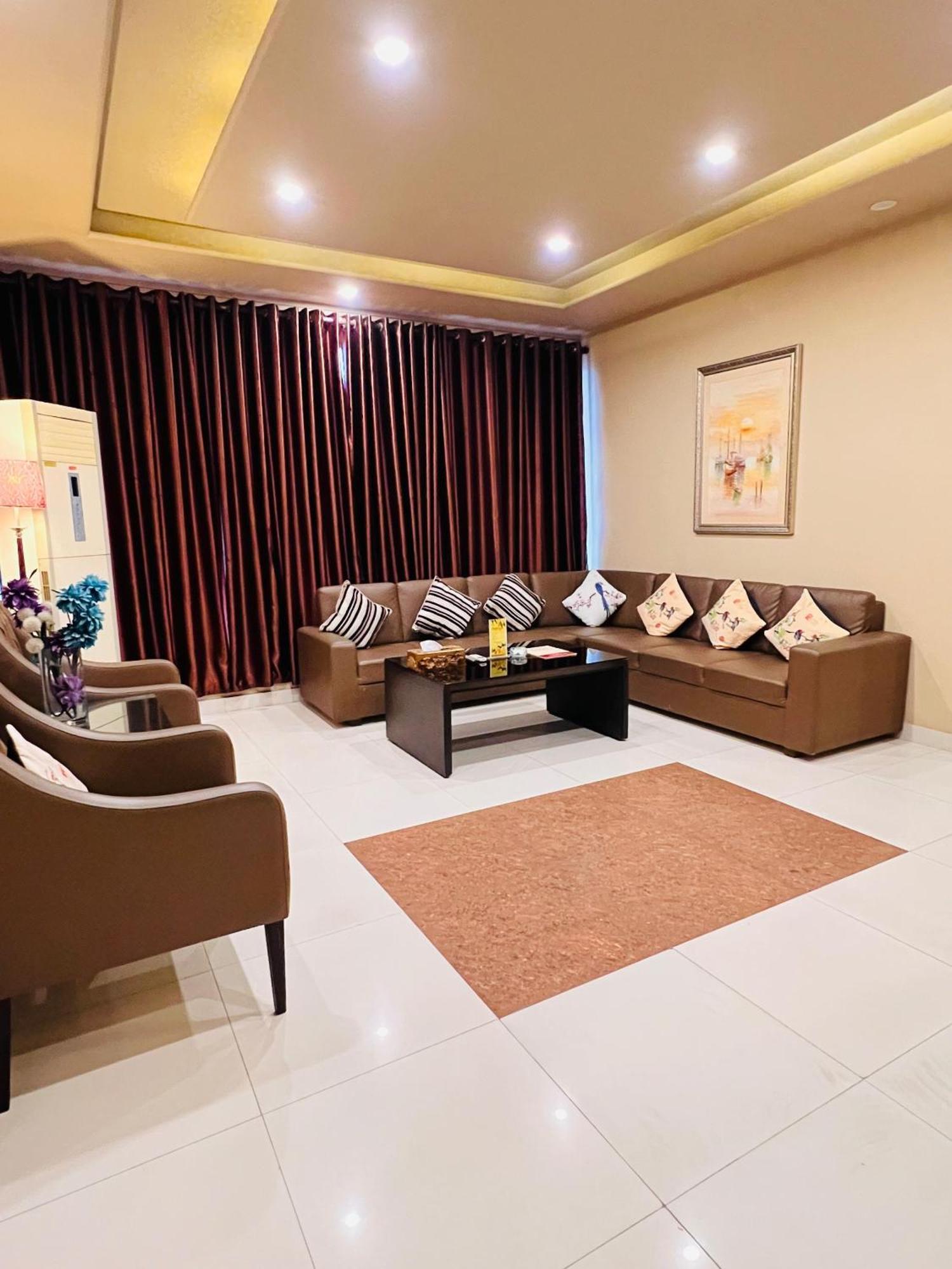 Grand Regent Hotel And Suites Φαϊσαλάμπαντ Εξωτερικό φωτογραφία